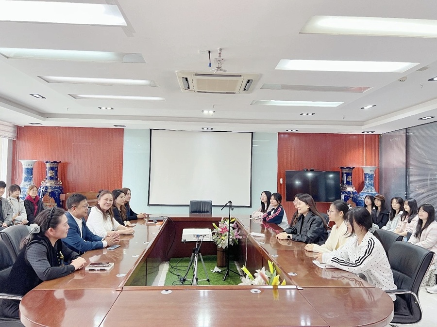河南省中国旅行社与平顶山学院师生就业招聘交流01.jpg 河南省中国旅行社与平顶山学院师生就业招聘交流01.jpg
