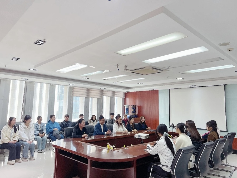 河南省中国旅行社与平顶山学院师生就业招聘交流02.jpg 河南省中国旅行社与平顶山学院师生就业招聘交流02.jpg