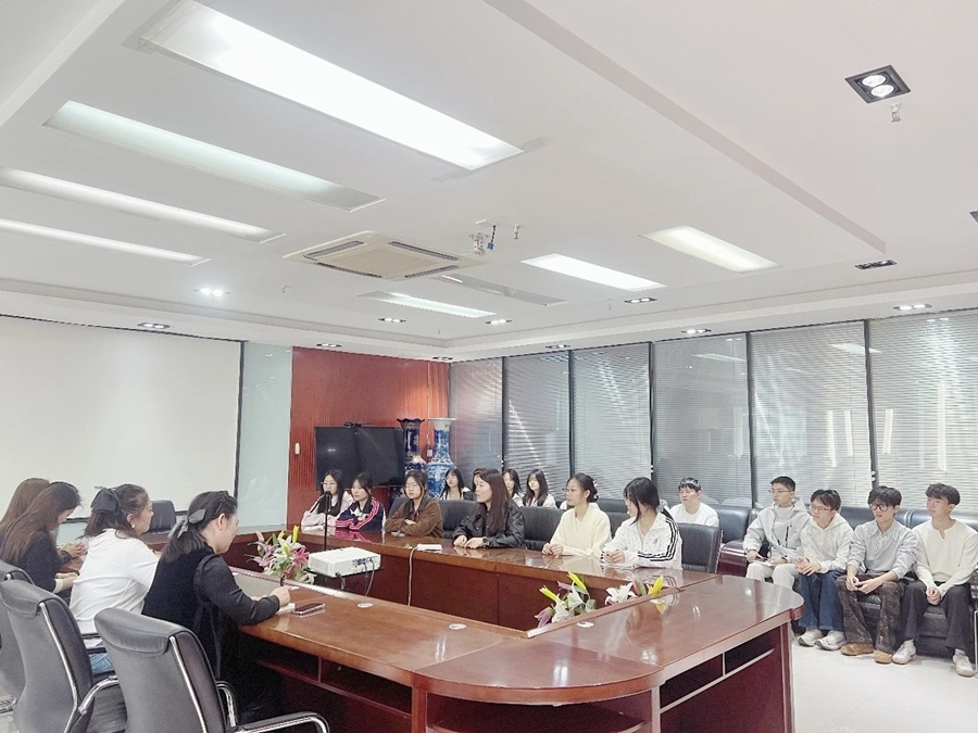 河南省中国旅行社与平顶山学院师生就业招聘交流03.jpg 河南省中国旅行社与平顶山学院师生就业招聘交流03.jpg