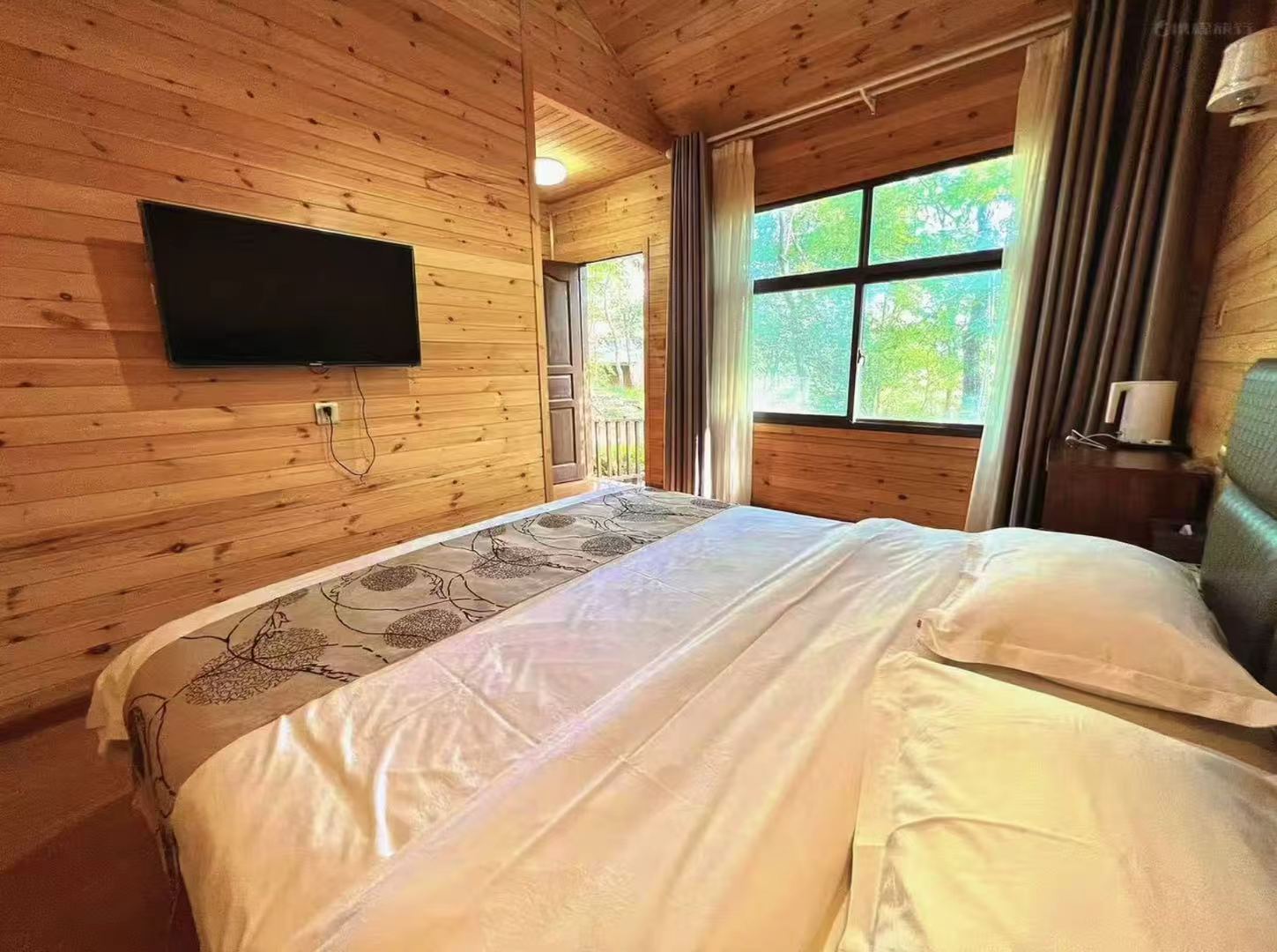新密月上泉度假山庄